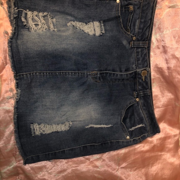 Skirt with rips - Picture 2 of 2